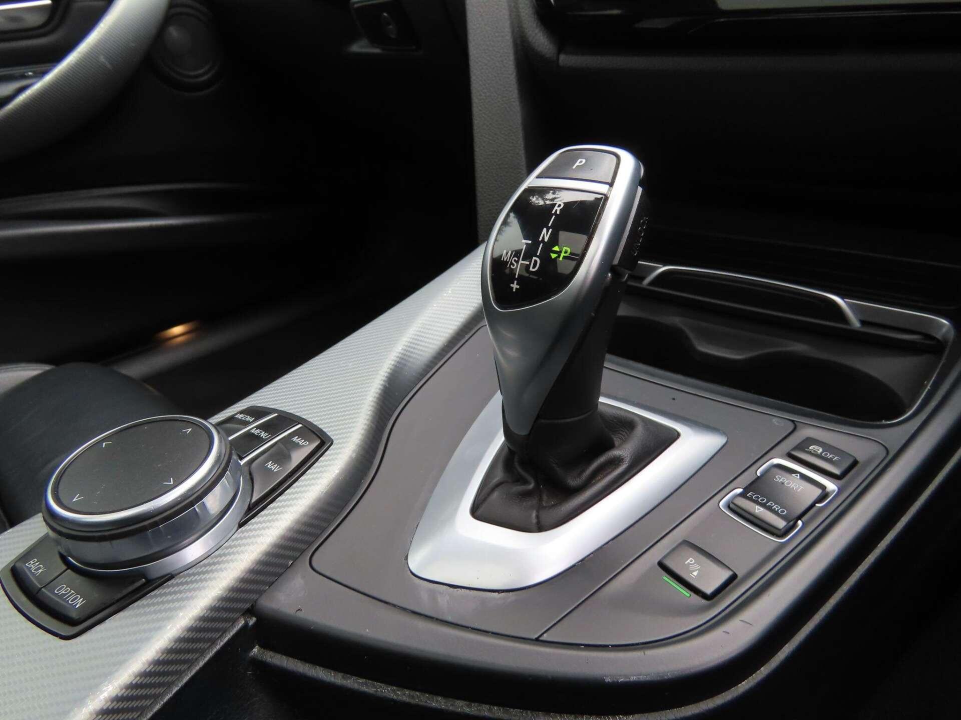 BMW 3 Series view 12