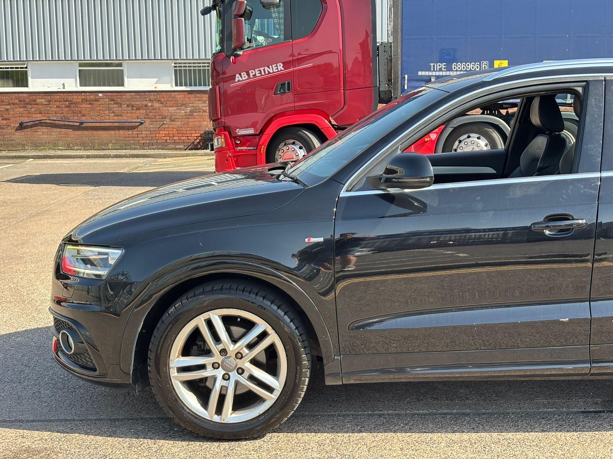 Audi Q3 view 46