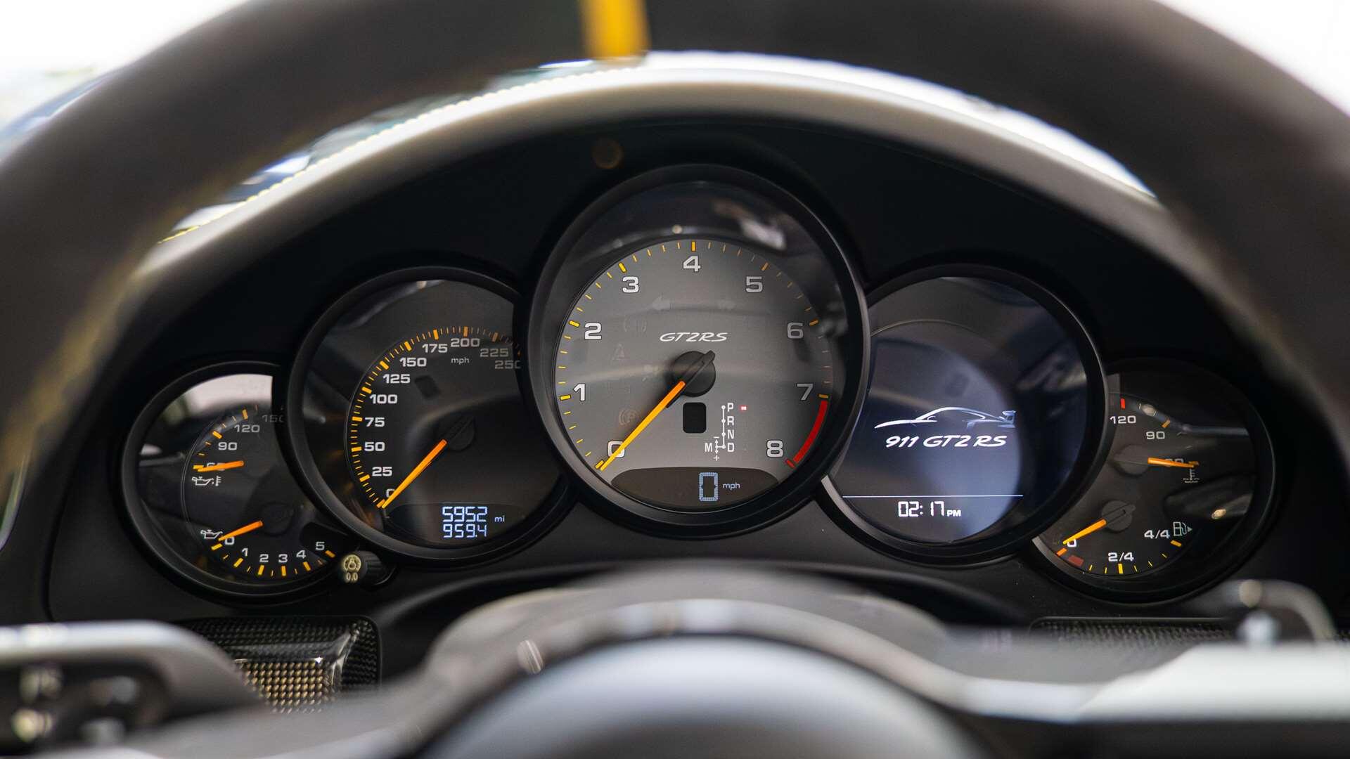 Porsche 911 view 14