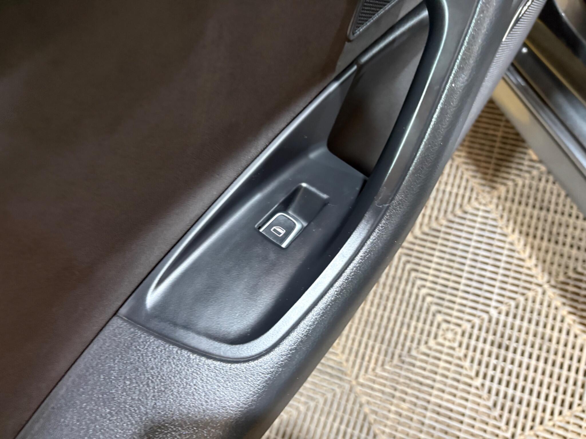 Audi A6 view 56