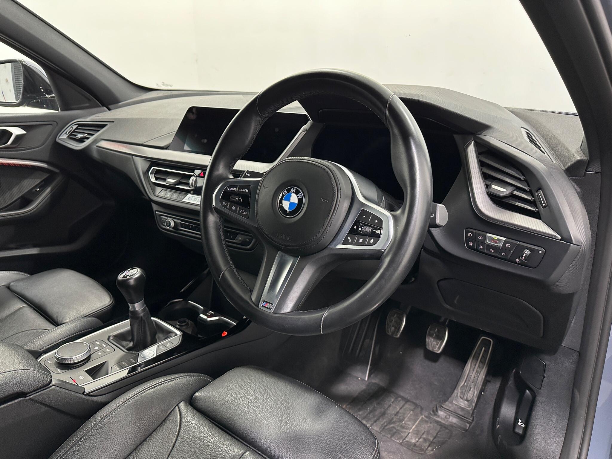 BMW 1 Series view 11