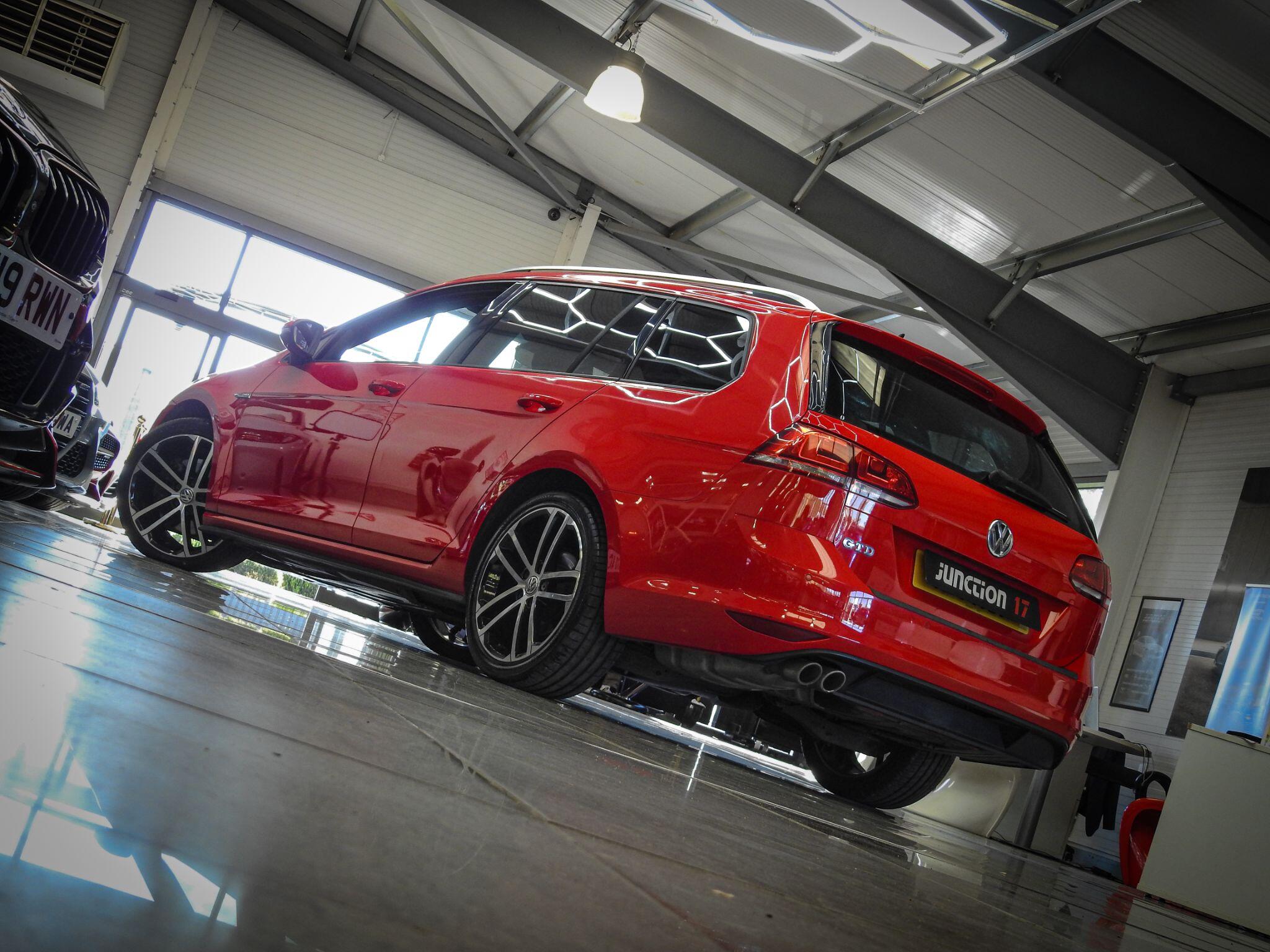 Volkswagen Golf view 4