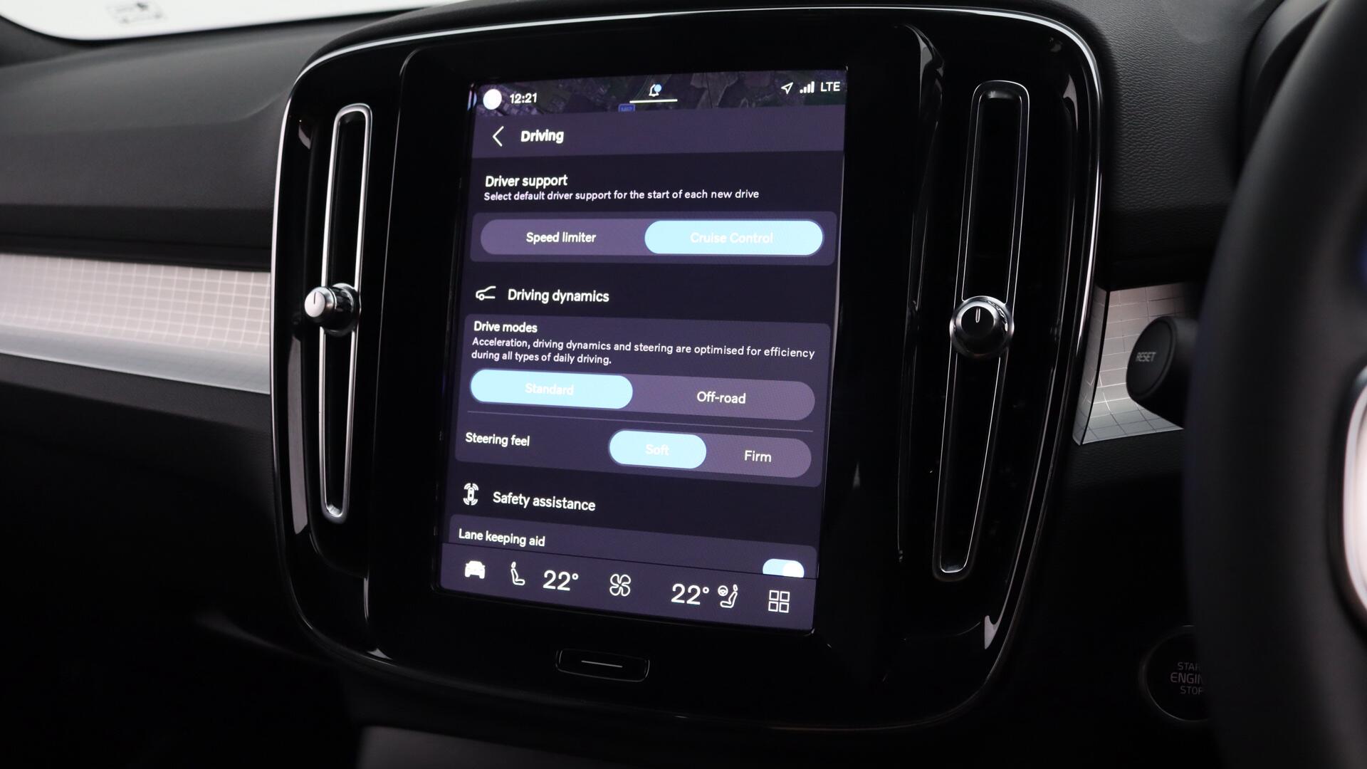Volvo XC40 view 34
