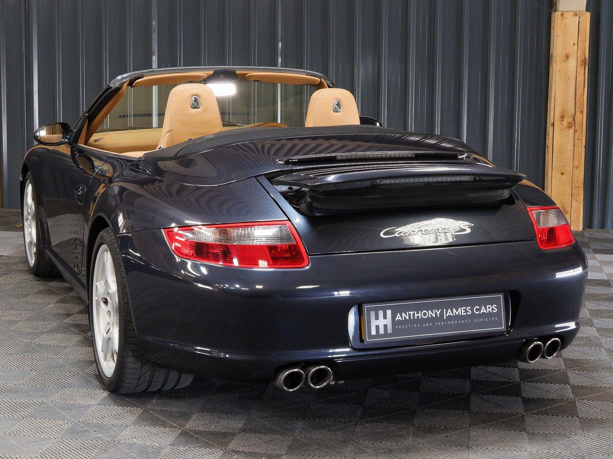 Porsche 911 view 5