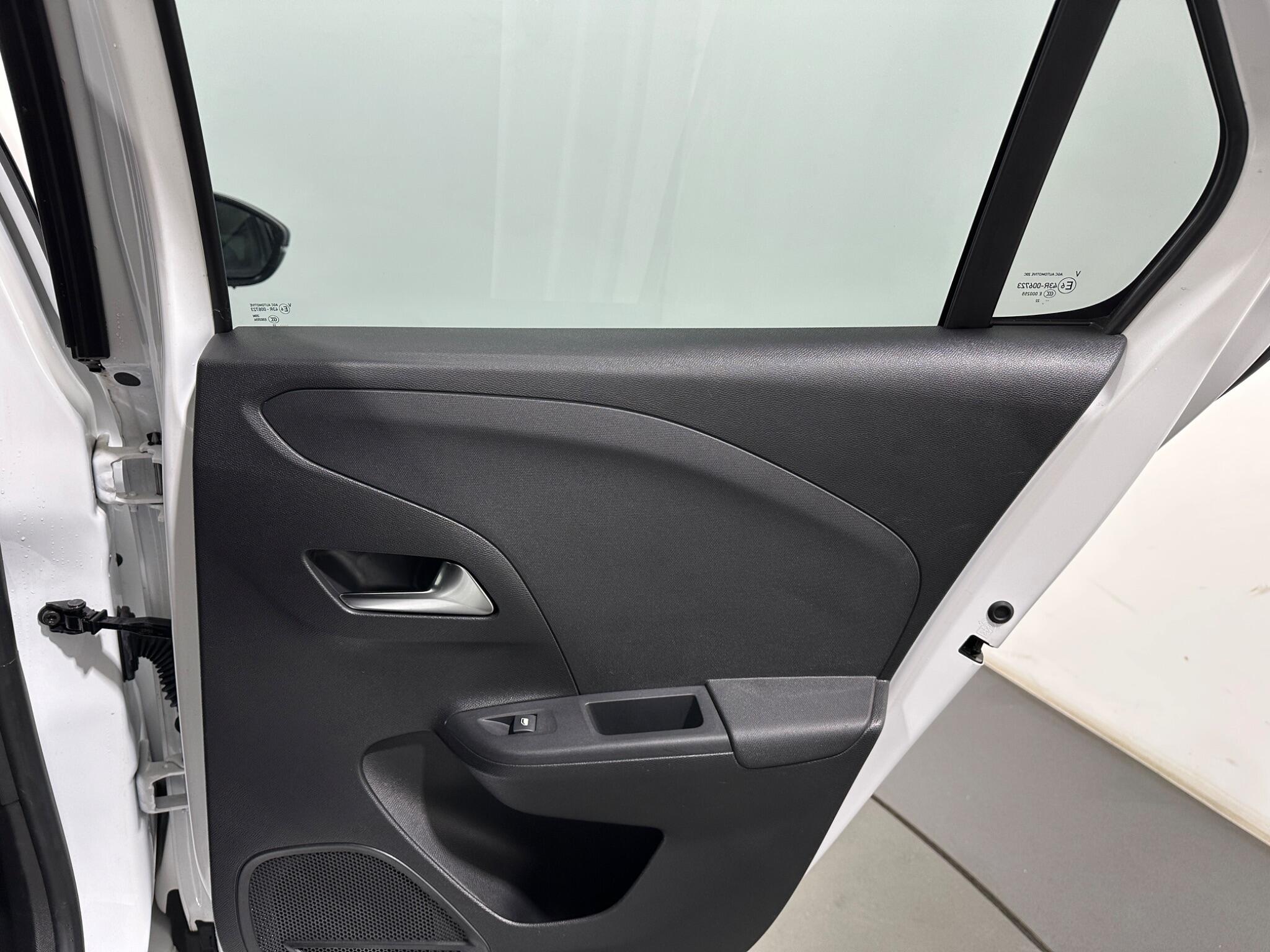Vauxhall Corsa view 41