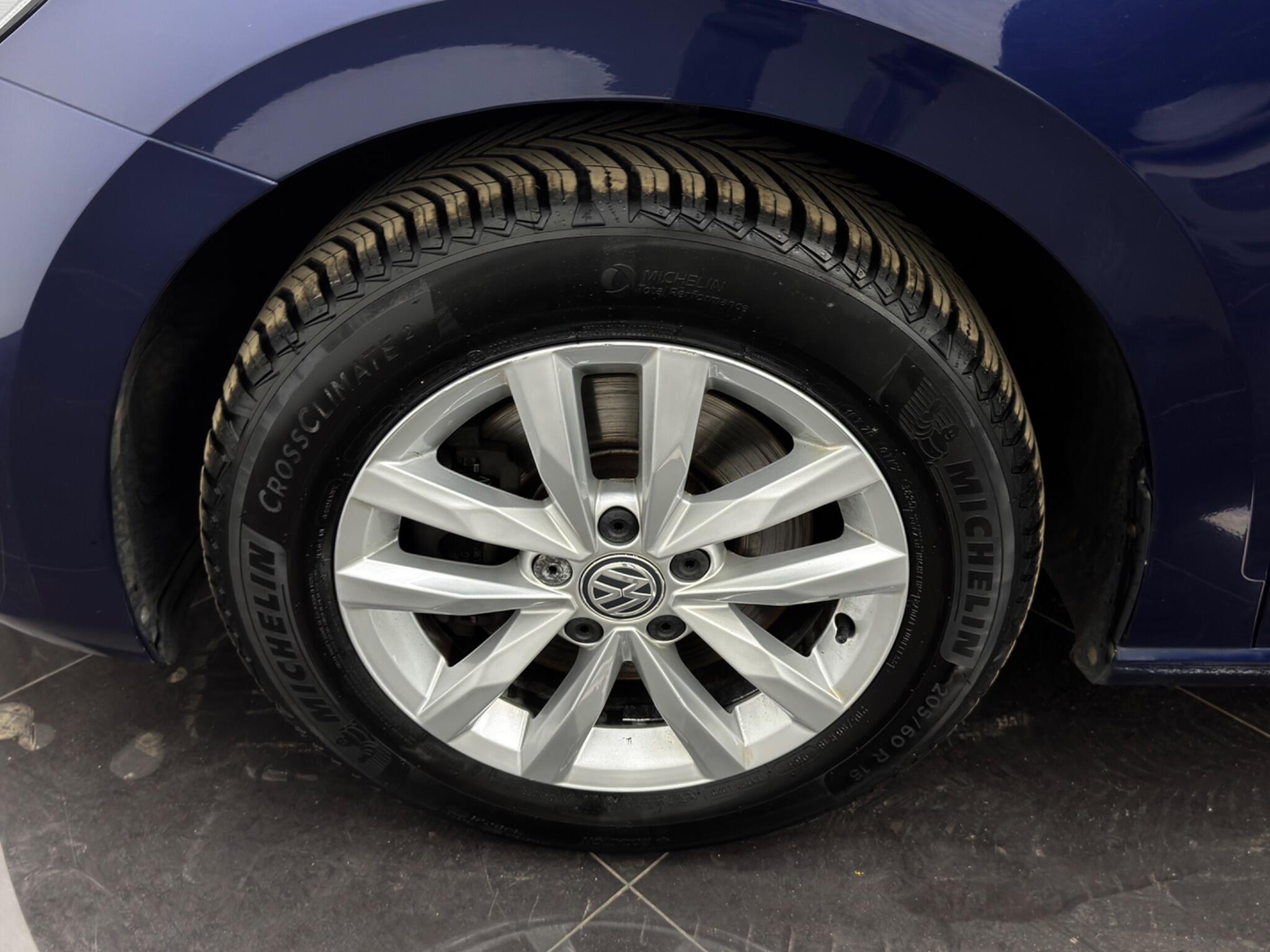 Volkswagen Touran view 75