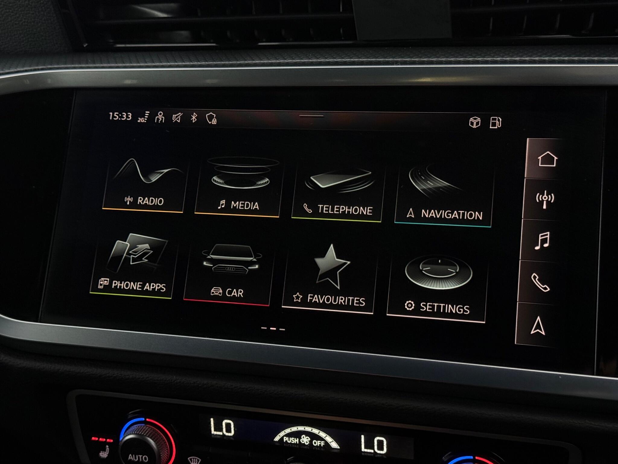 Audi Q3 view 23