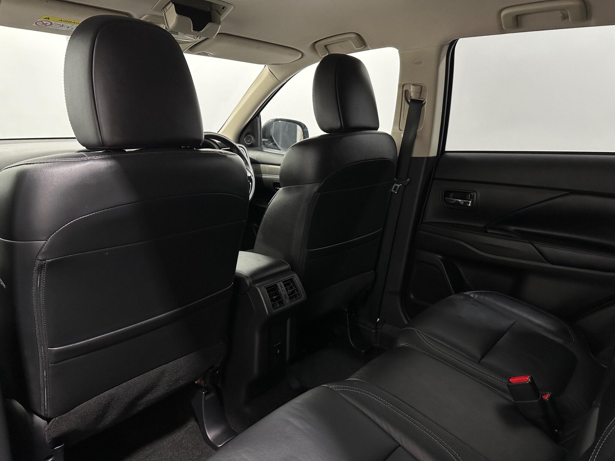 Mitsubishi Outlander view 37