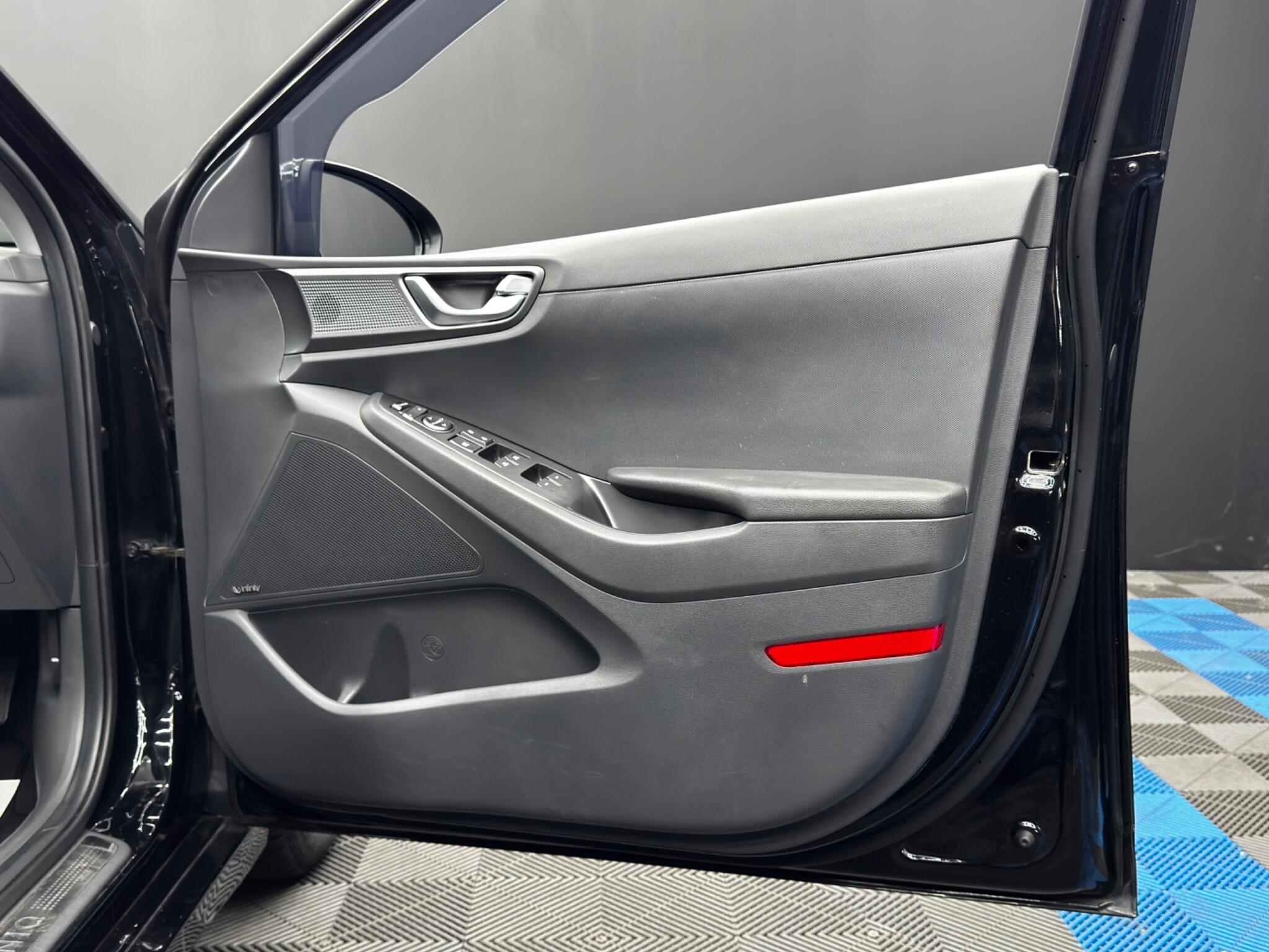 Hyundai Ioniq view 36