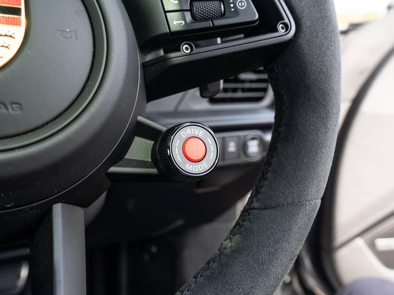 Porsche 911 view 19