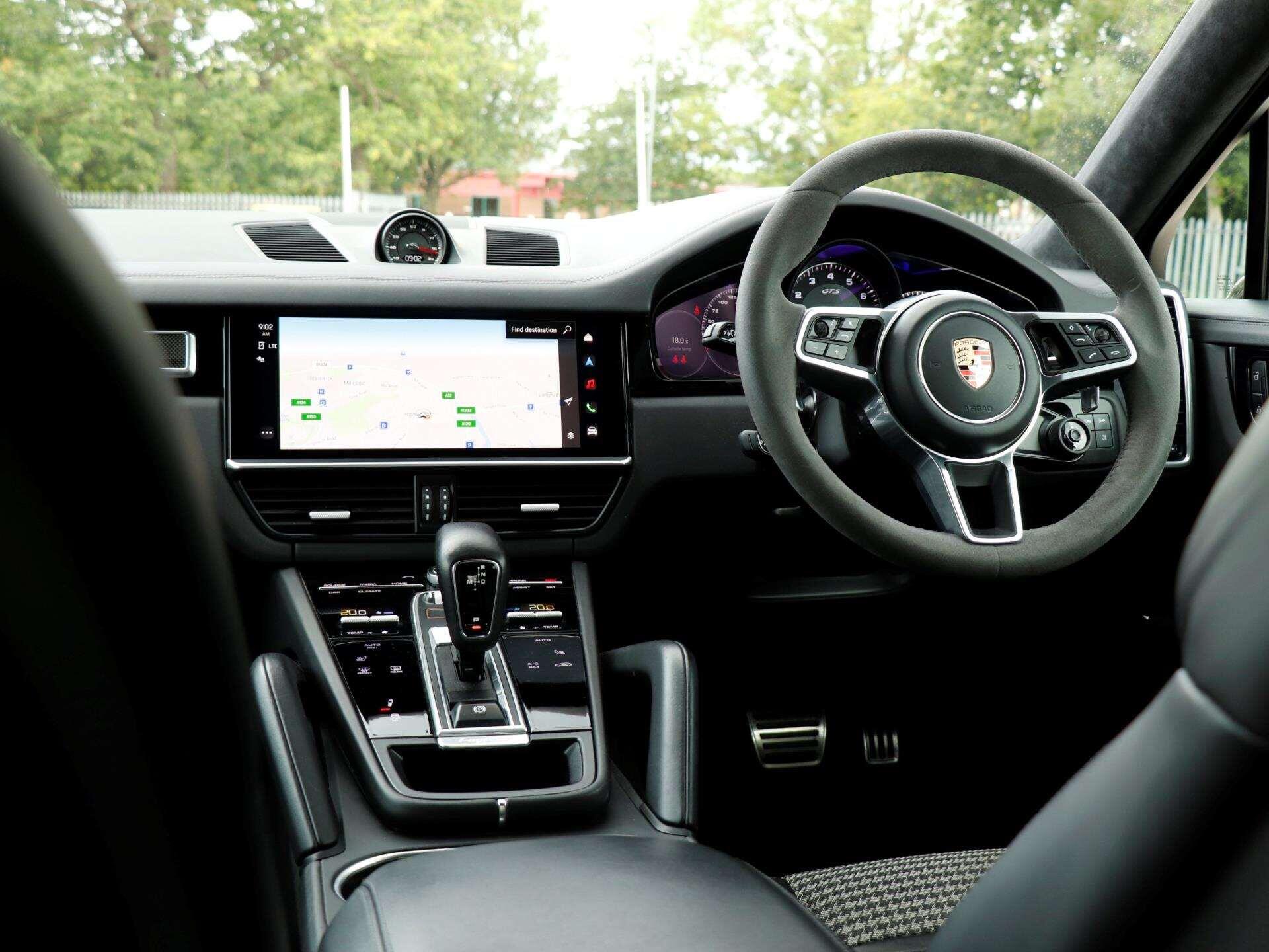 Porsche Cayenne view 11