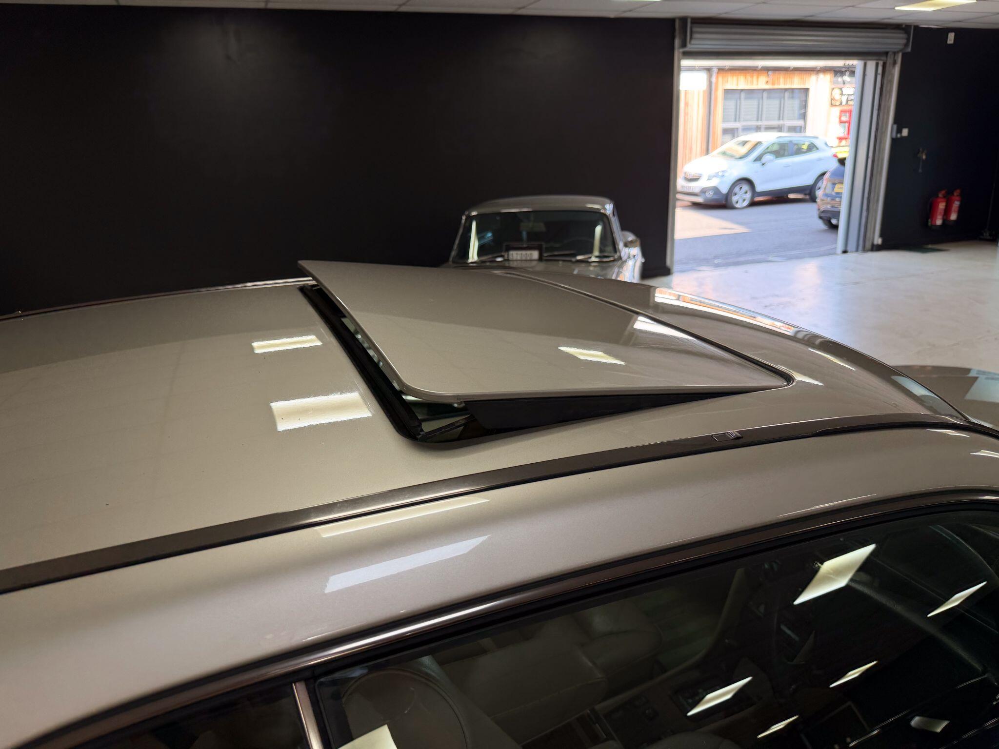 Mercedes-Benz E Class view 37