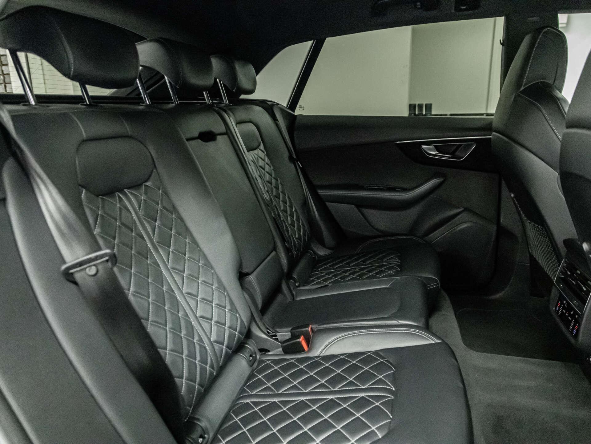 Audi SQ8 view 59