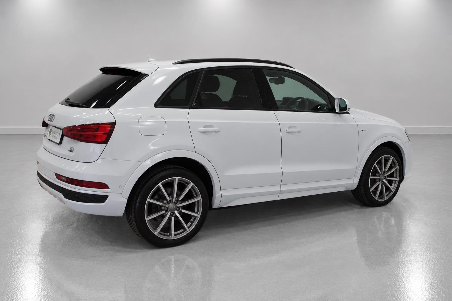 Audi Q3 view 11