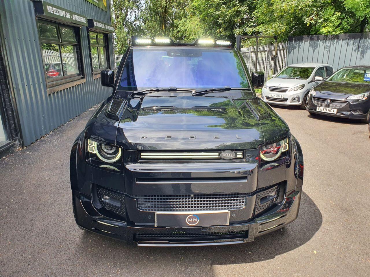Land Rover Defender 110 view 12