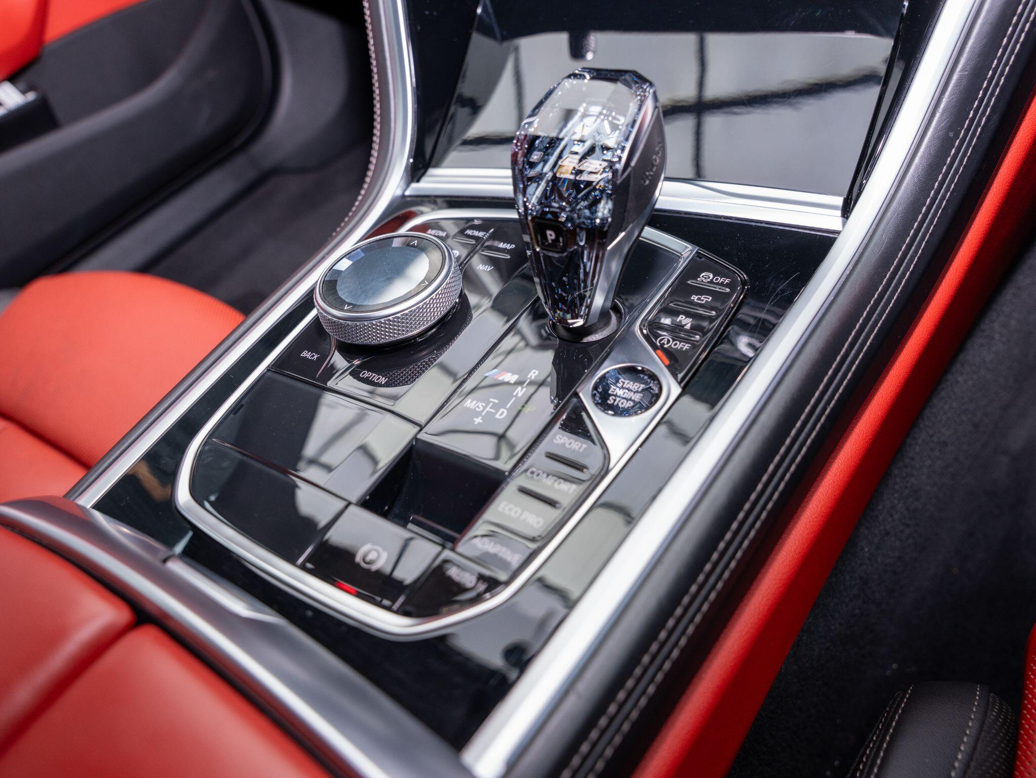 BMW 8 Series view 26