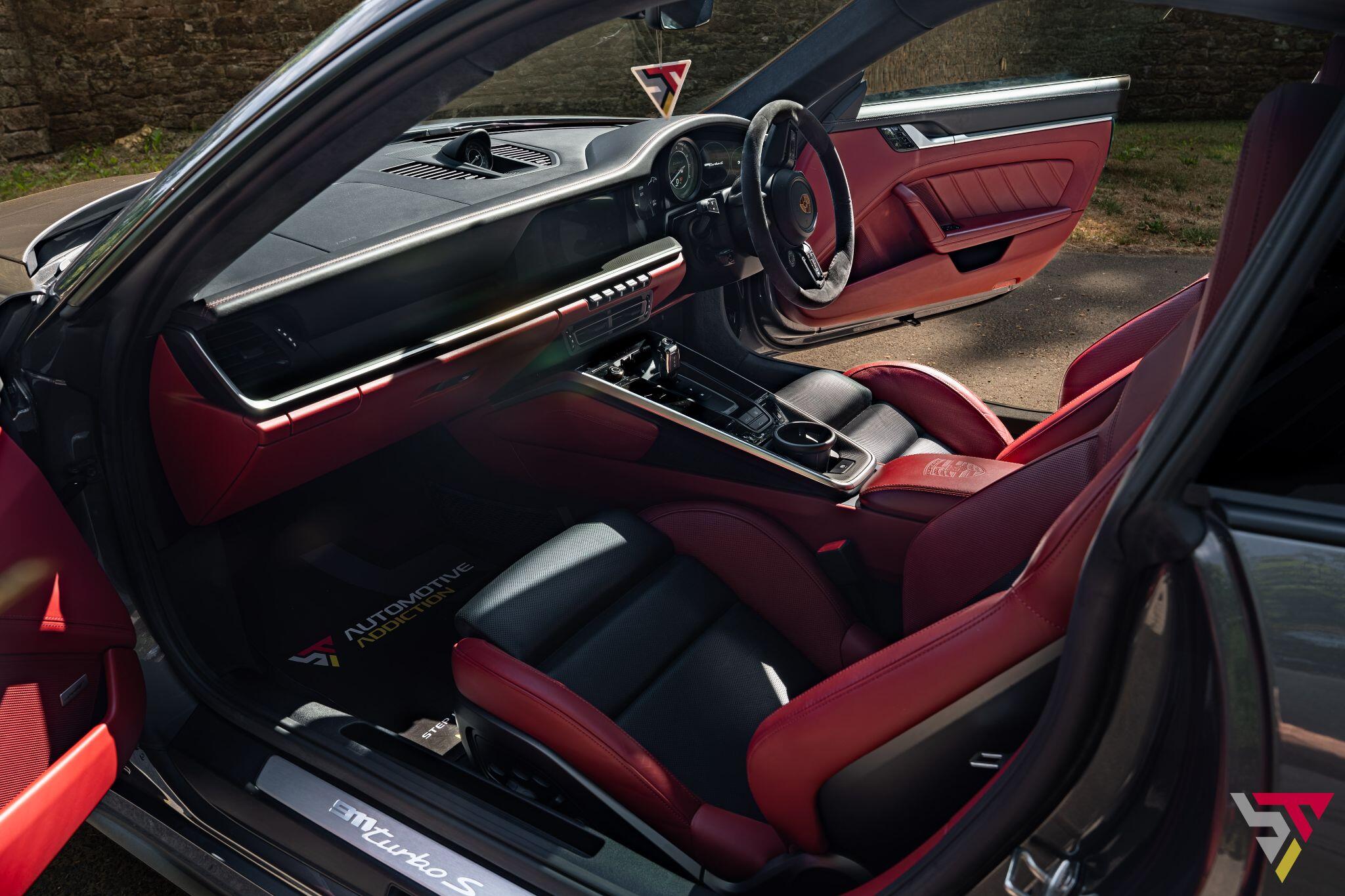Porsche 911 view 17