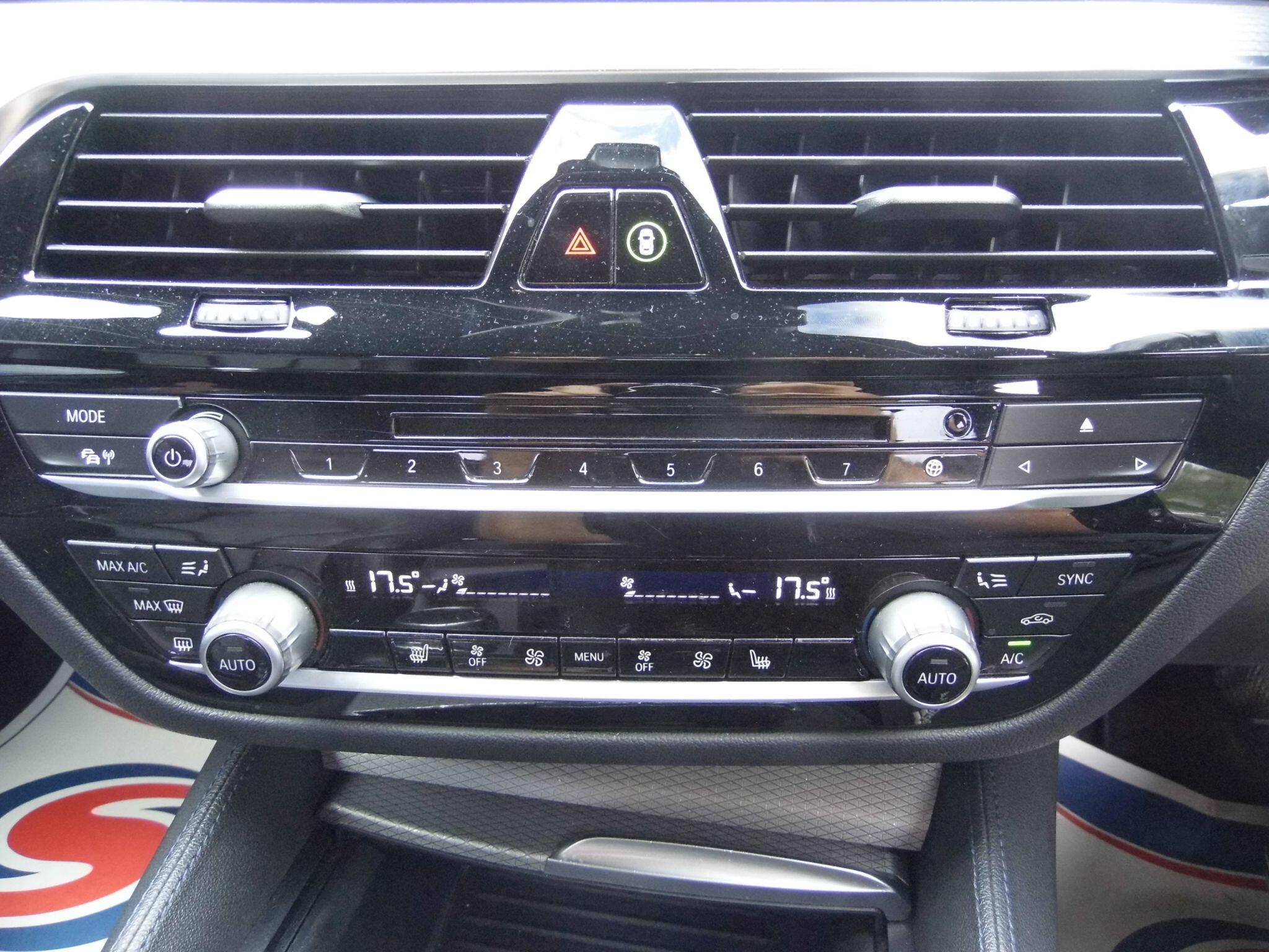 BMW 5 Series view 10