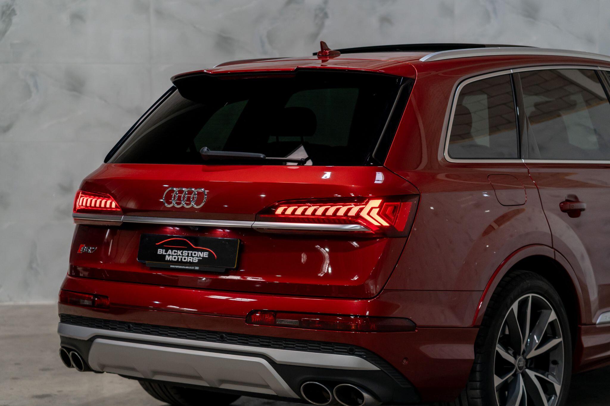 Audi SQ7 view 40