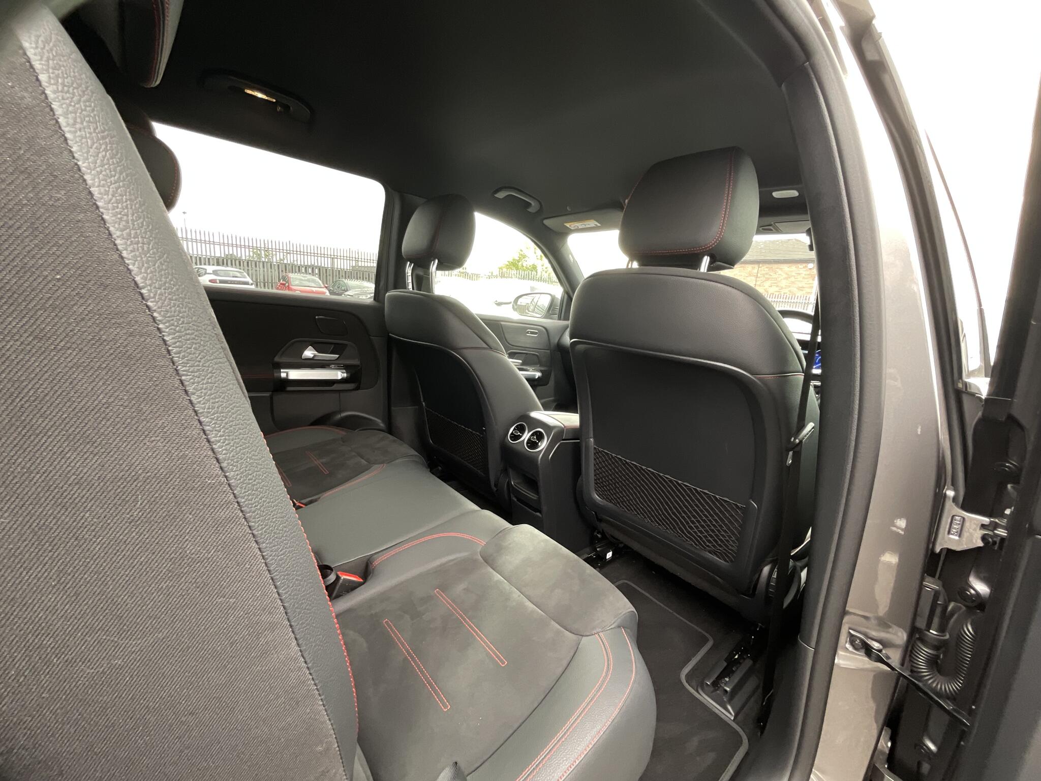 Mercedes-Benz Eqb view 10