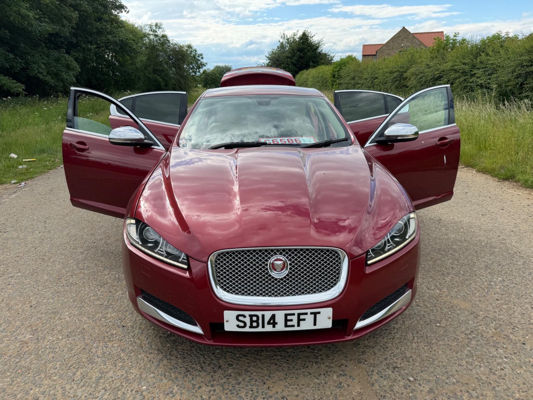 Jaguar XF view 17