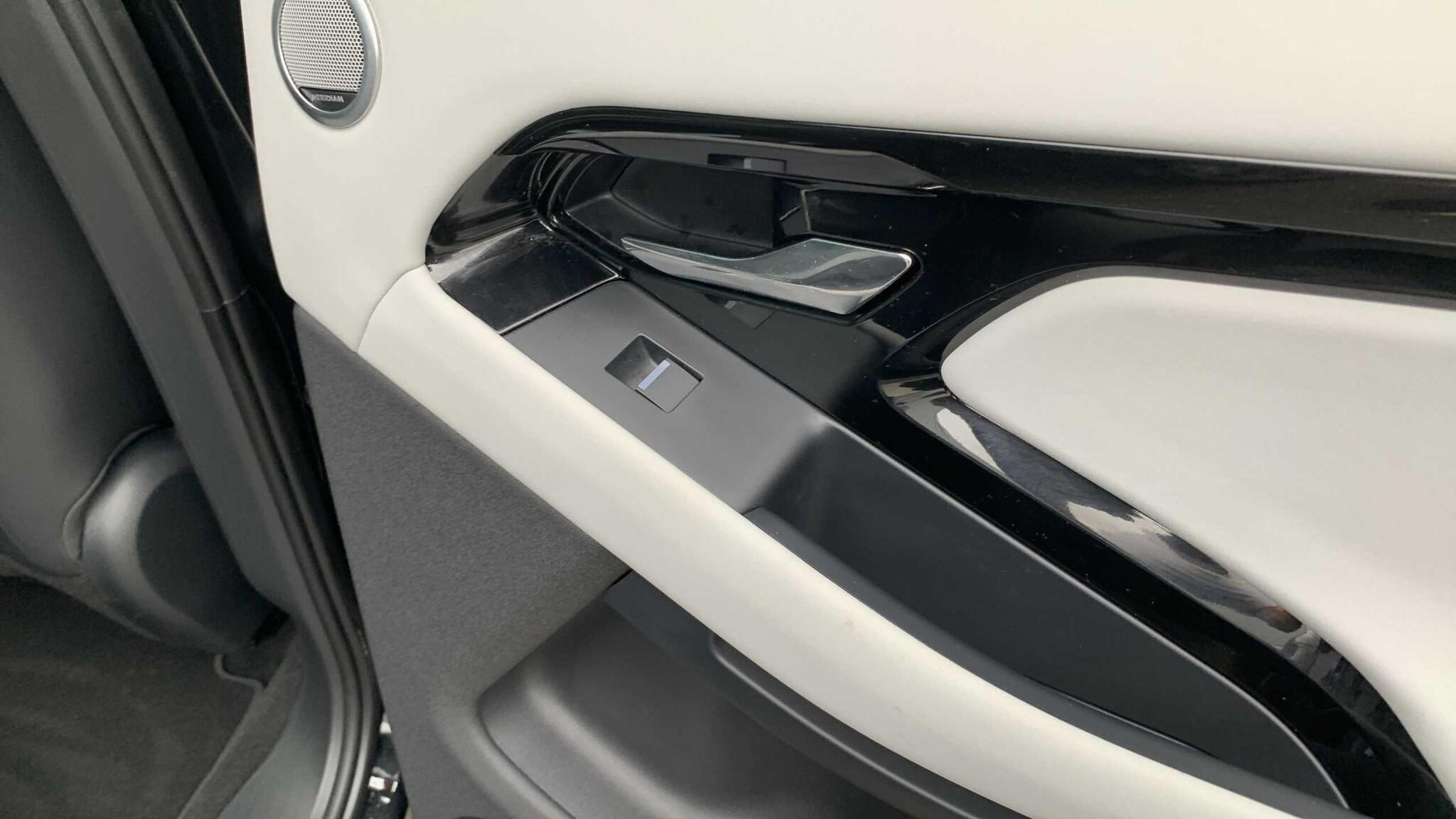 Land Rover Range Rover Evoque view 32