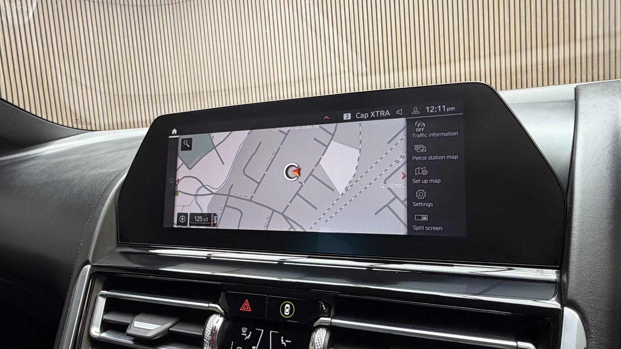 BMW 8 Series view 24