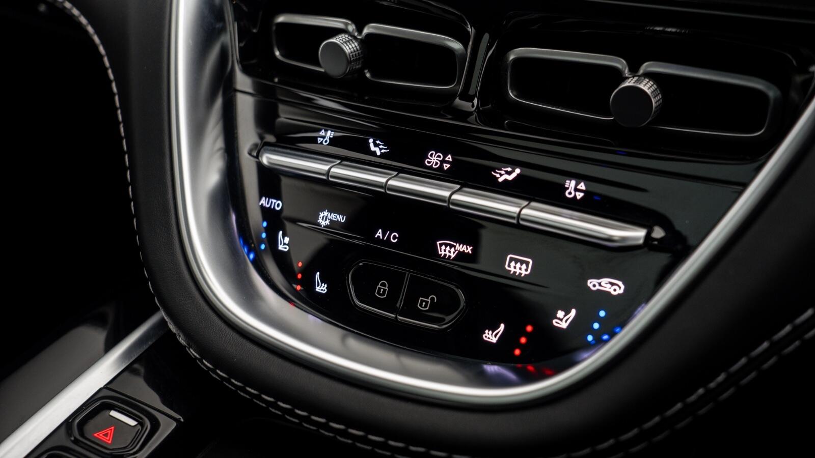 Aston Martin DBX view 31