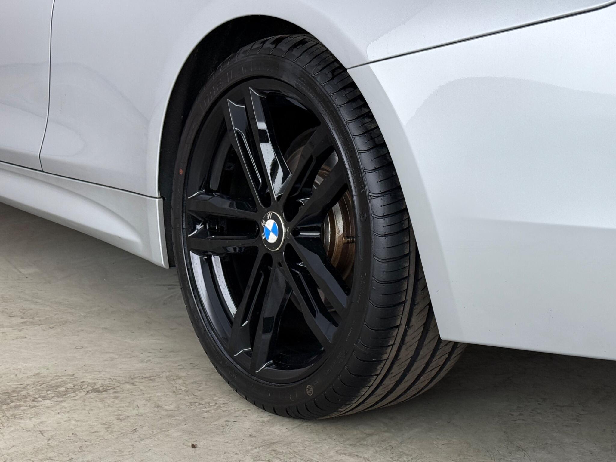 BMW 4 Series view 9