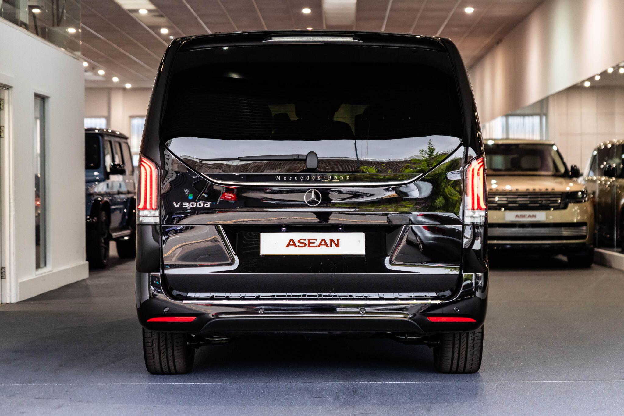 Mercedes-Benz V-Class view 7