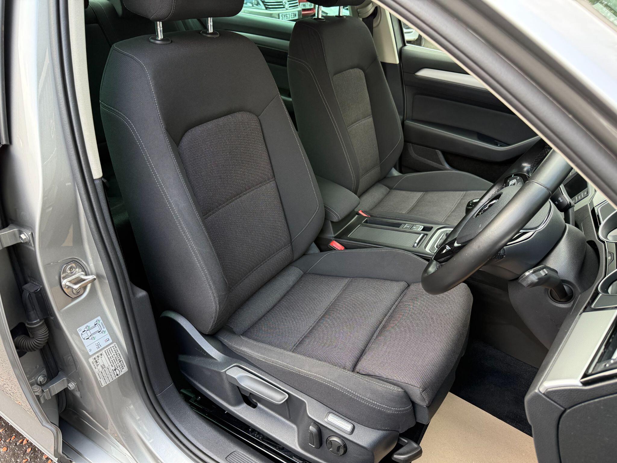 Volkswagen Passat view 16