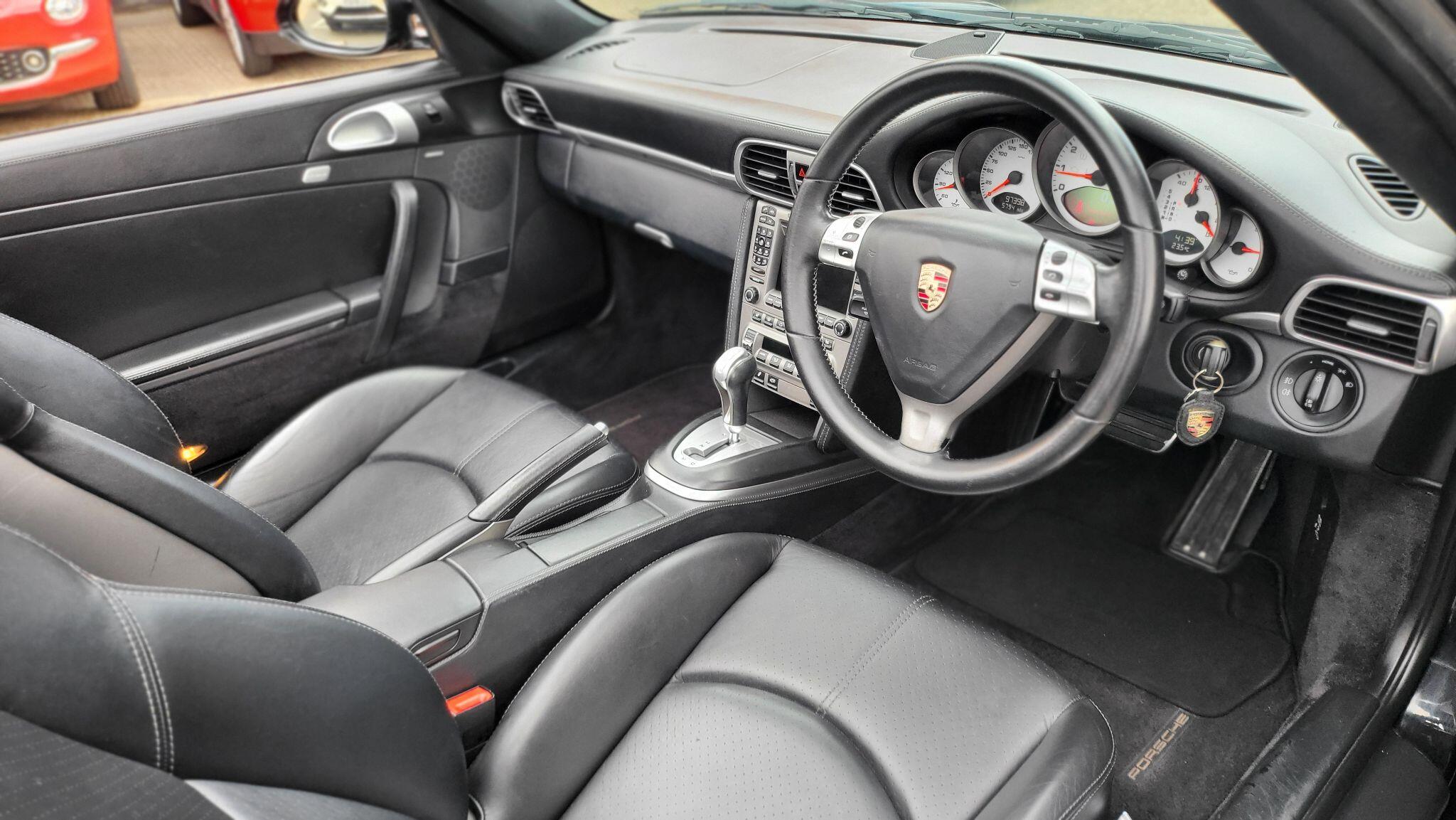 Porsche 911 view 26