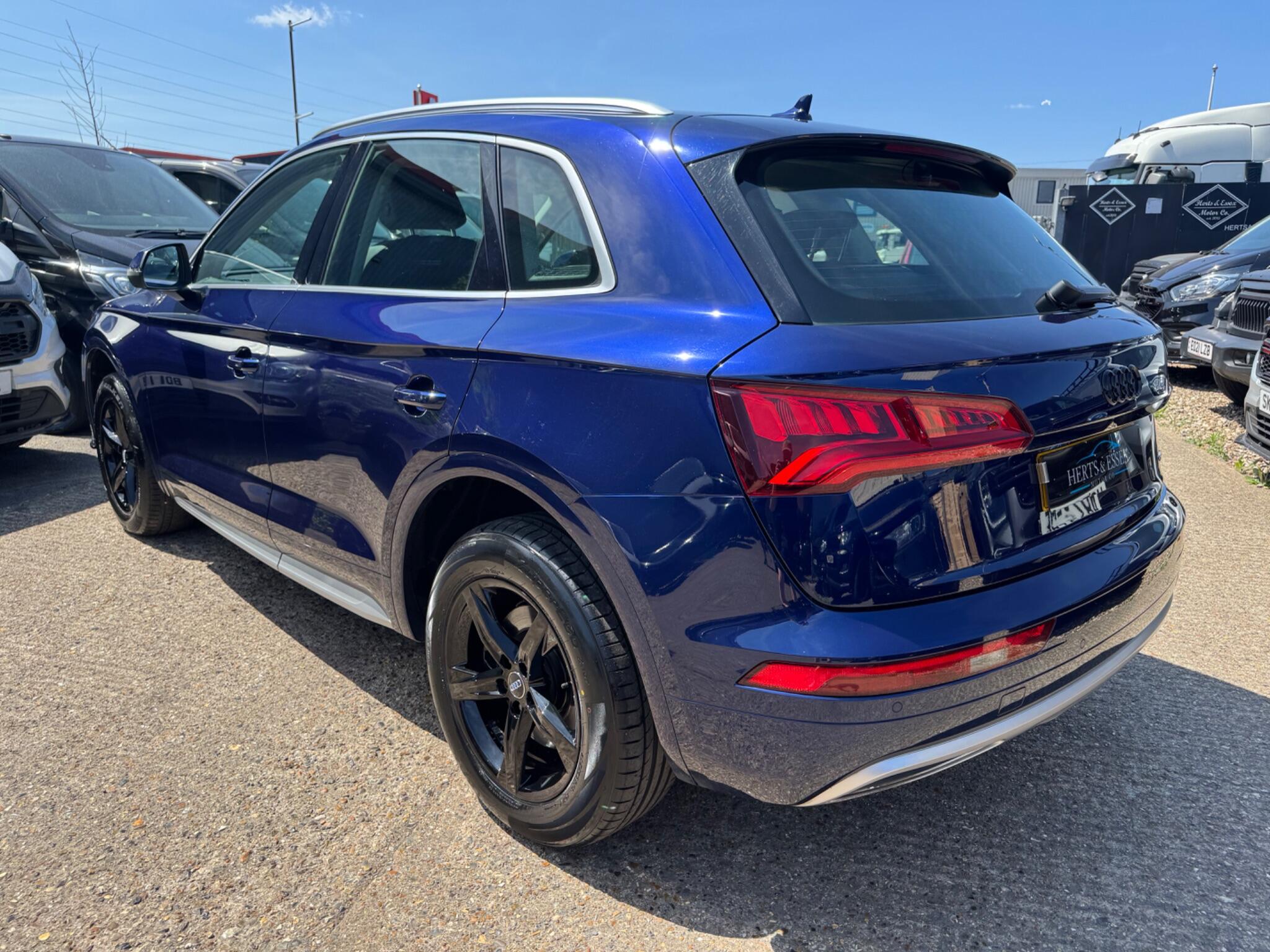 Audi Q5 view 7