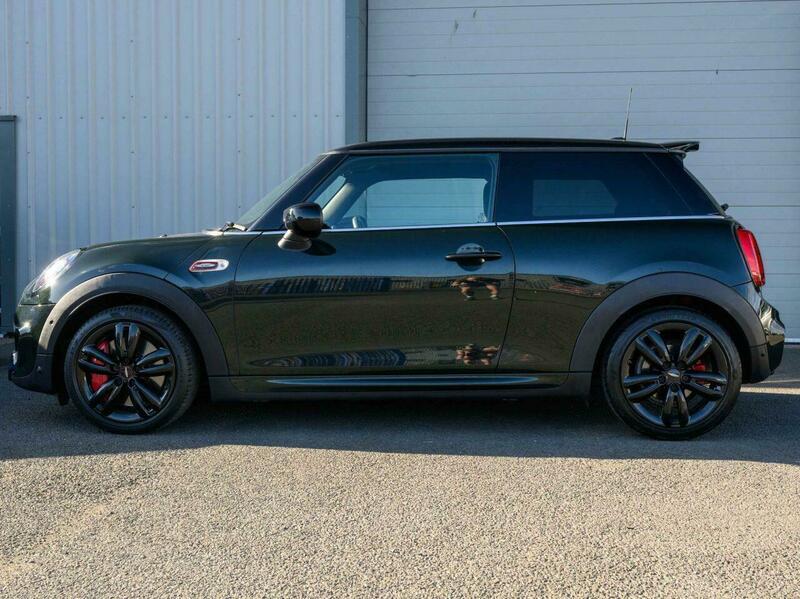 Mini Hatch view 6