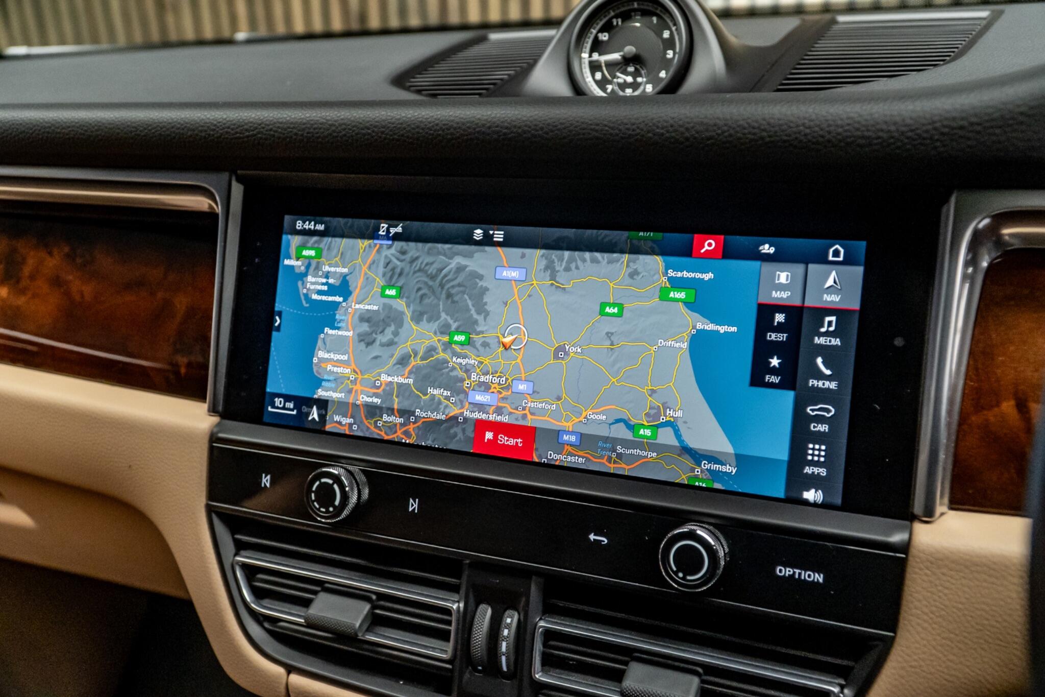Porsche Macan view 24