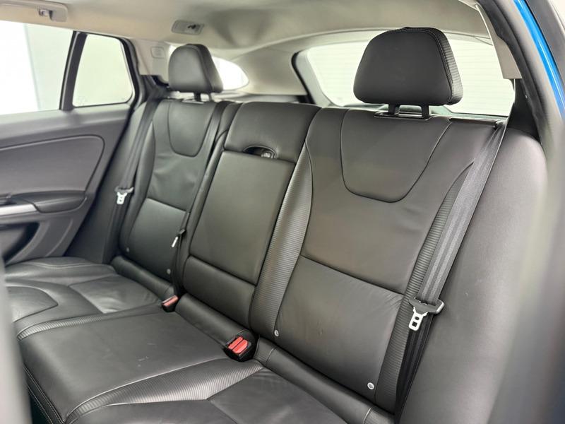 2013 Volvo V60 image 25