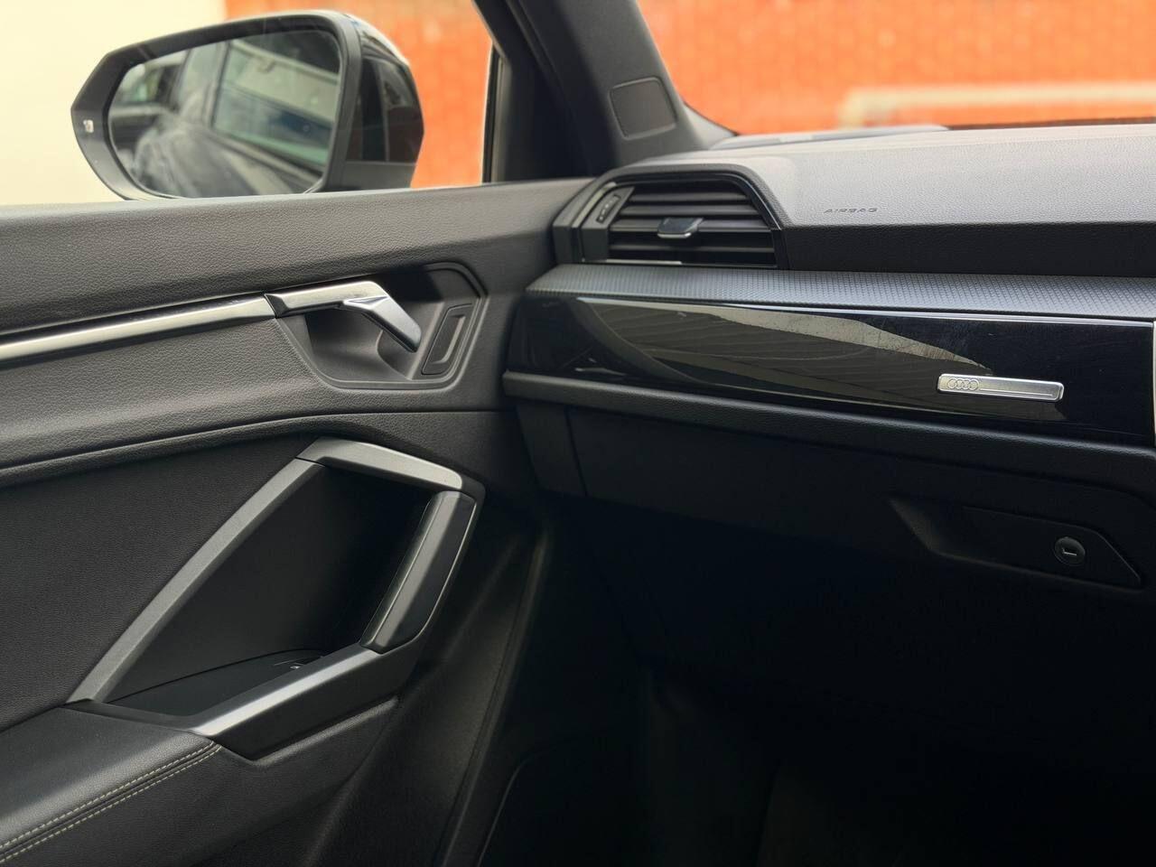 Audi Q3 view 25