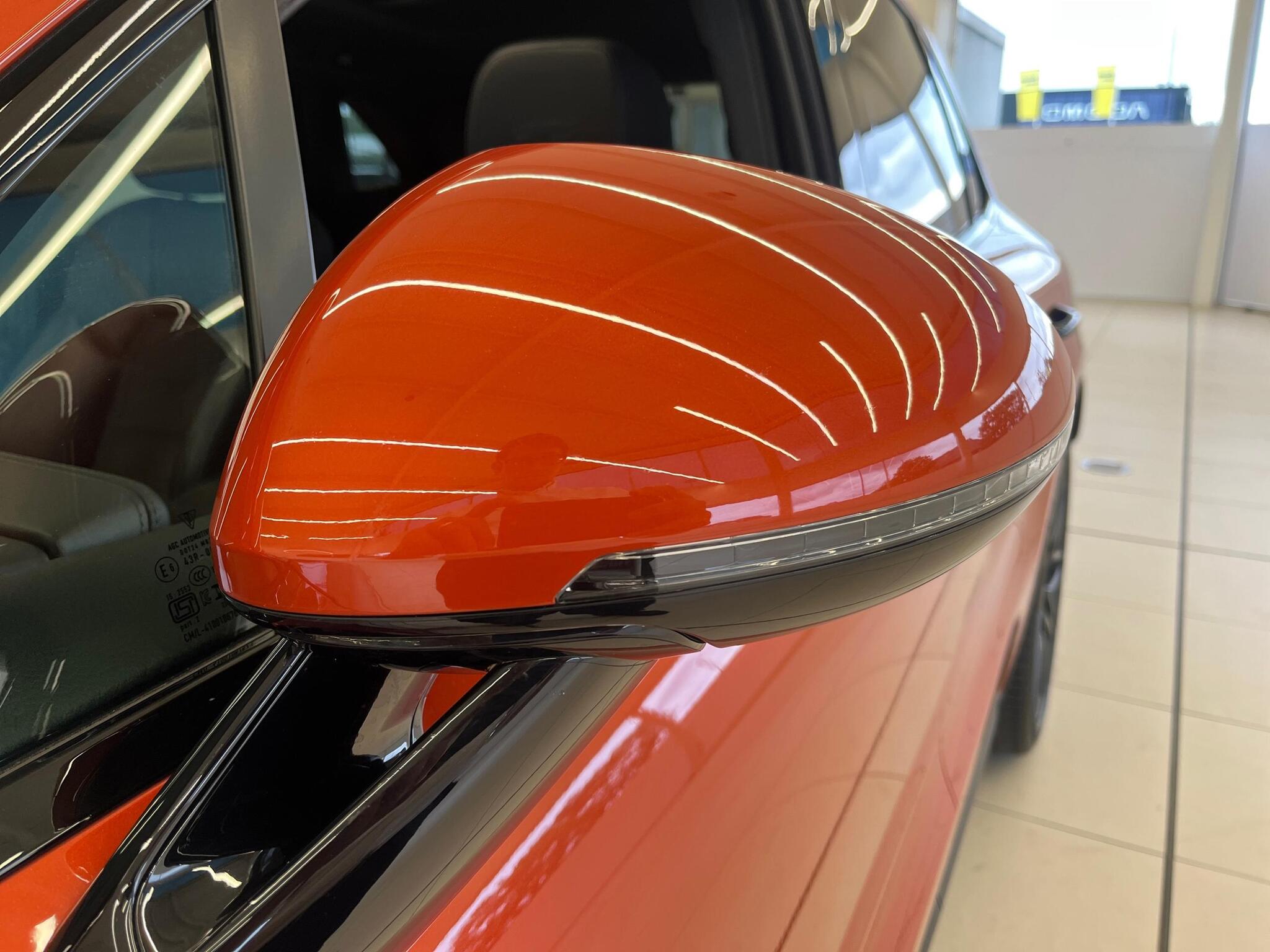 Porsche Macan view 22