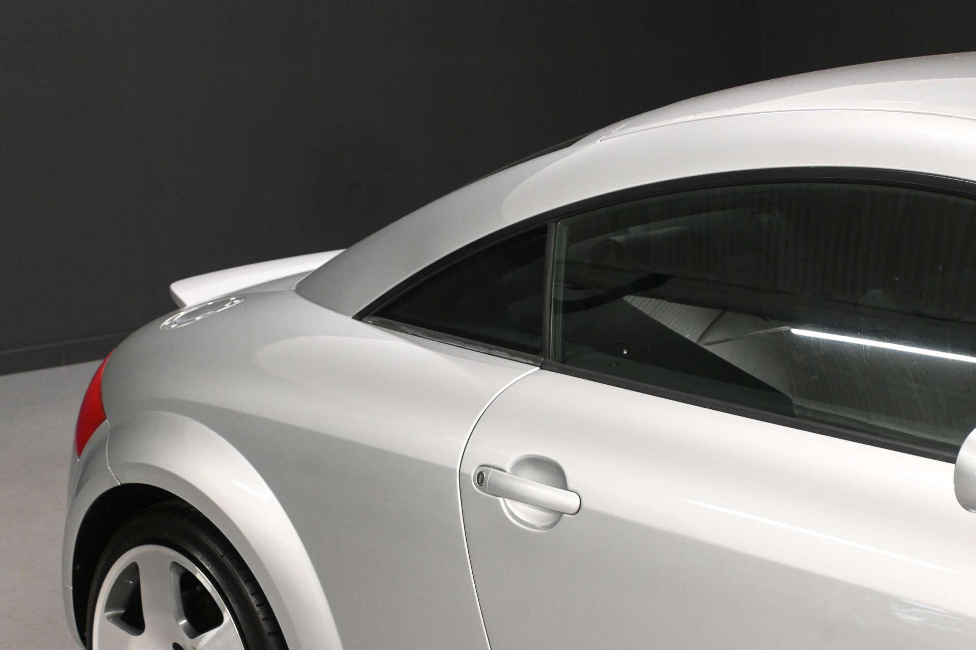 Audi TT view 21