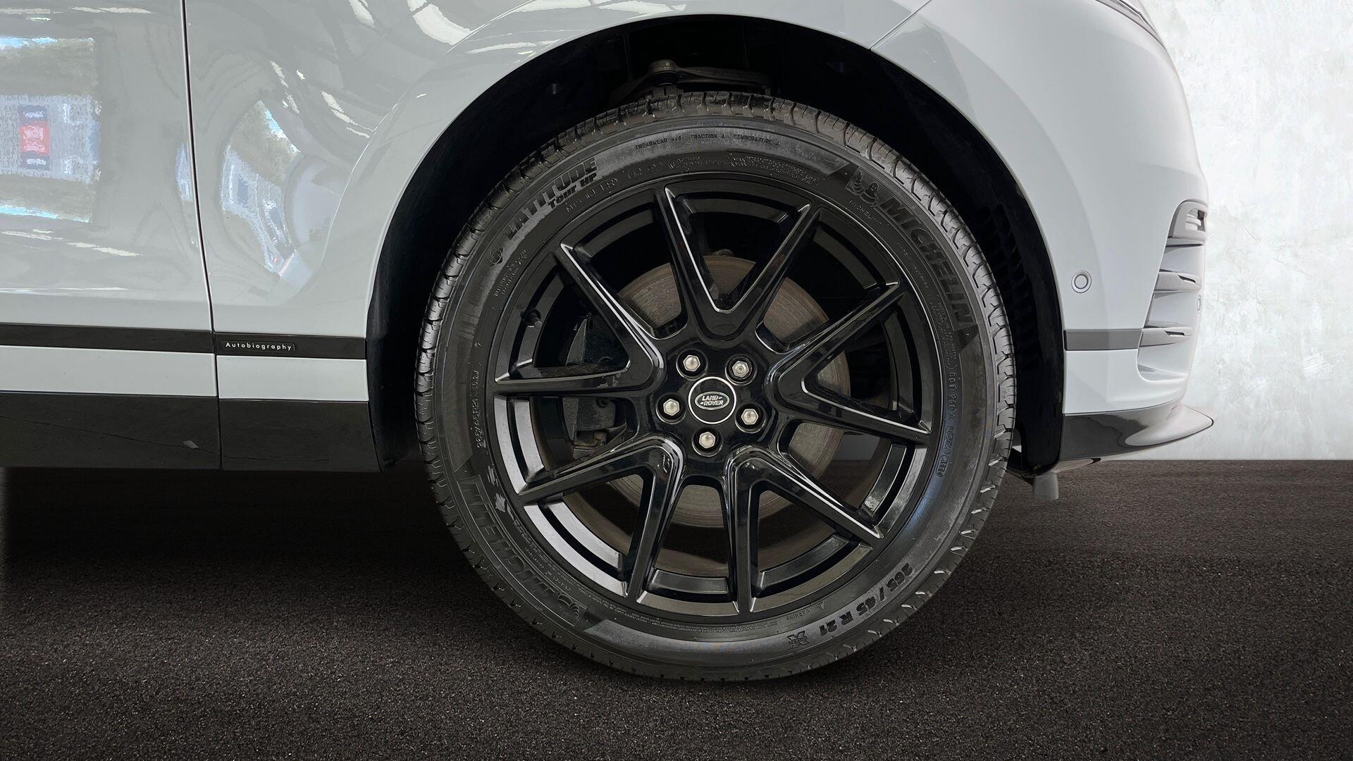 Land Rover Range Rover Velar view 8