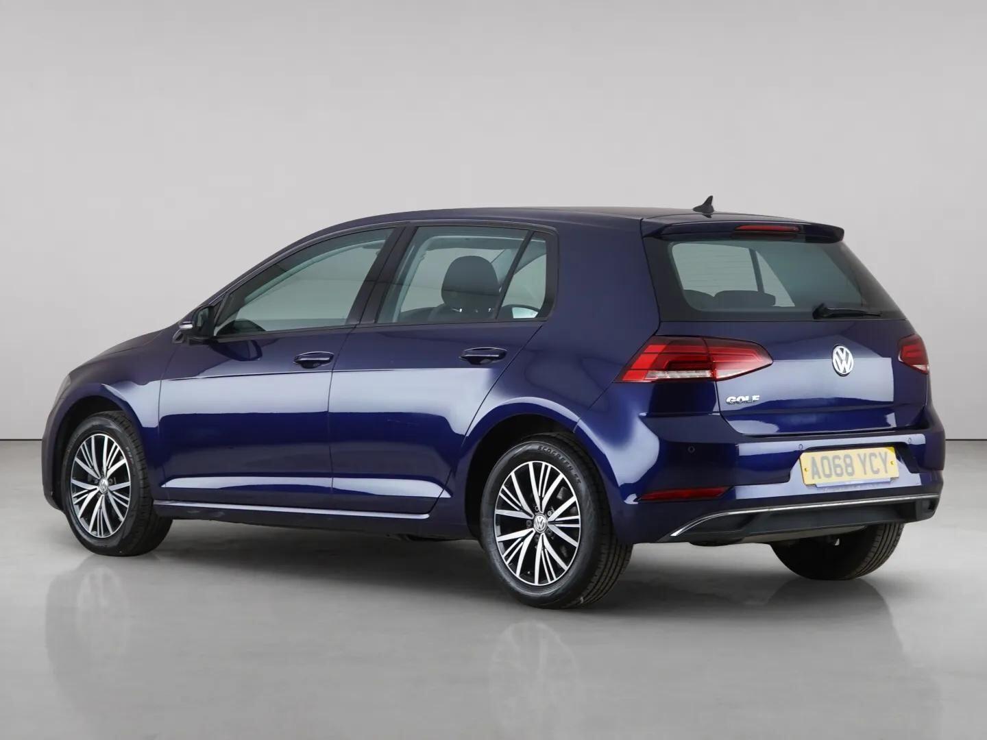 Volkswagen Golf view 6