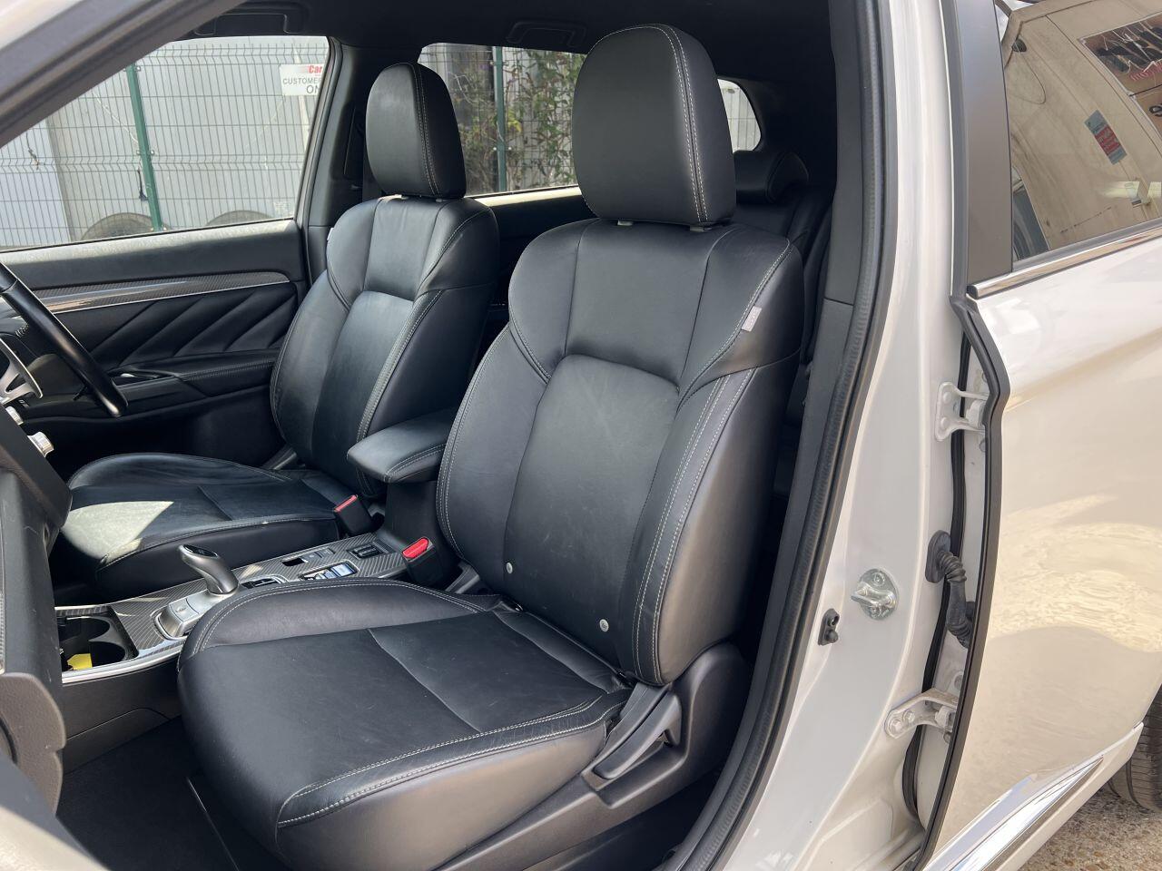Mitsubishi Outlander view 25