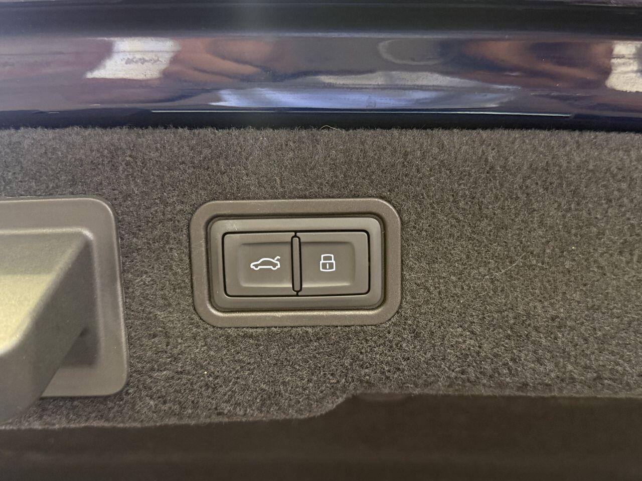 Audi A8 view 18