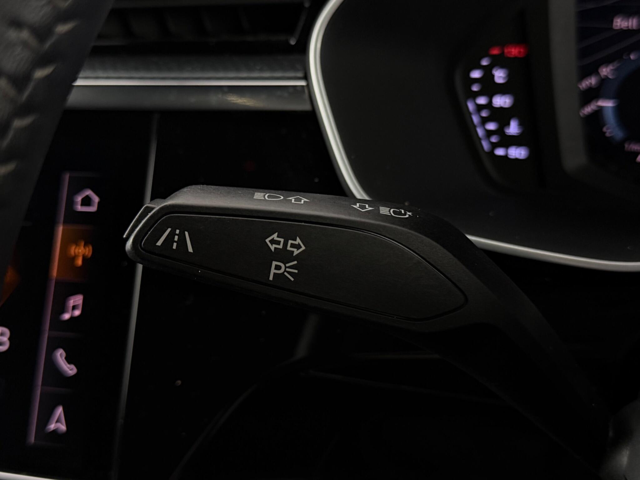 Audi Q3 view 16
