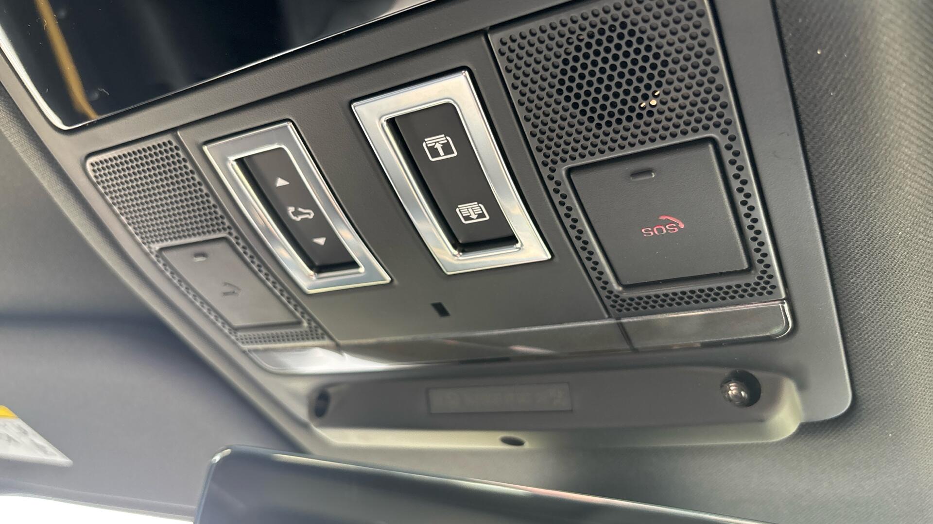 Land Rover Defender view 51