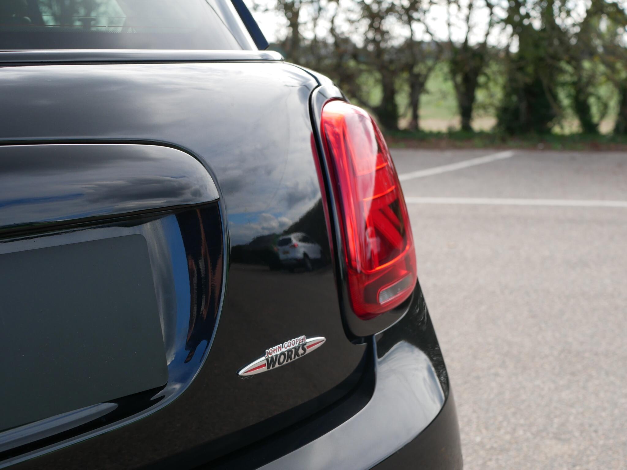 Mini Hatch view 27