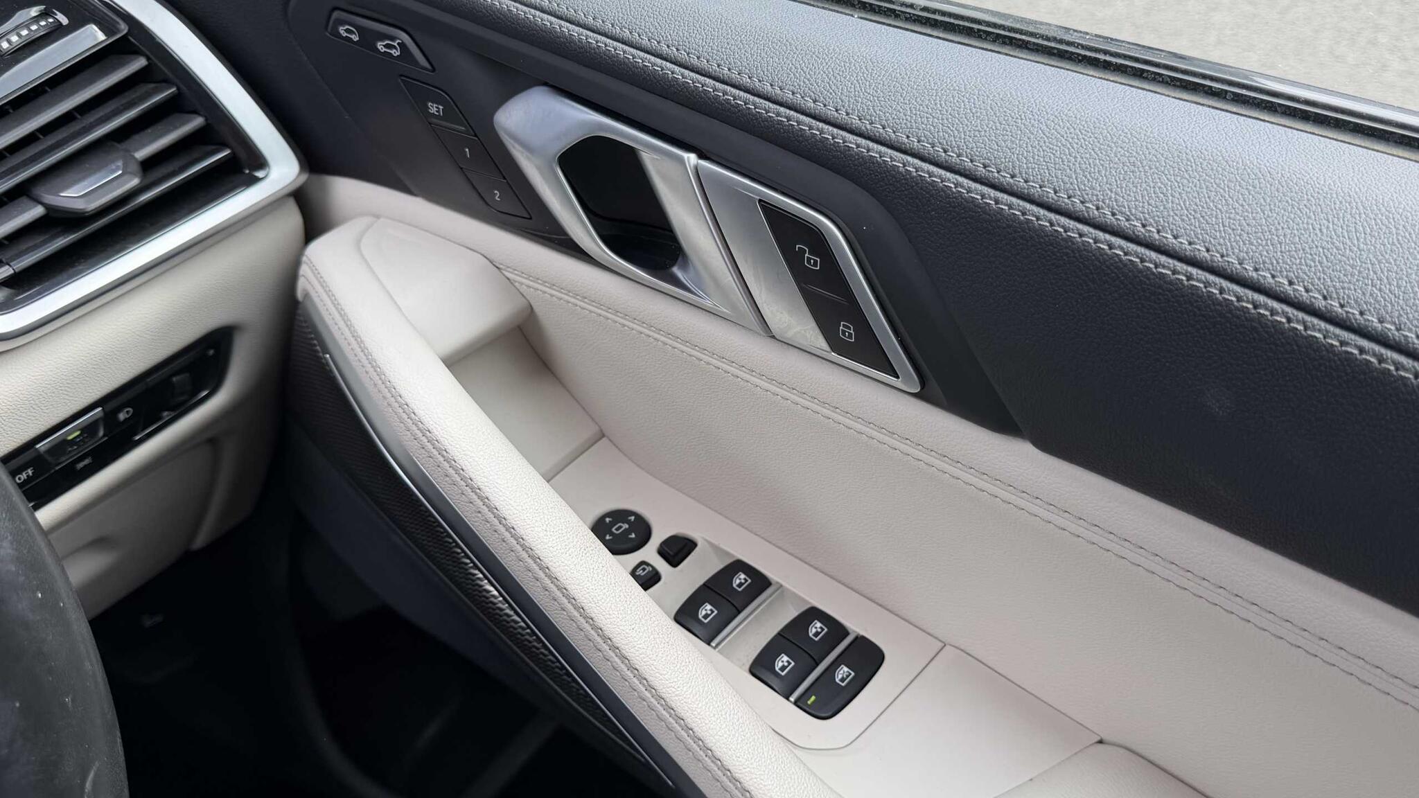 BMW X6 view 28