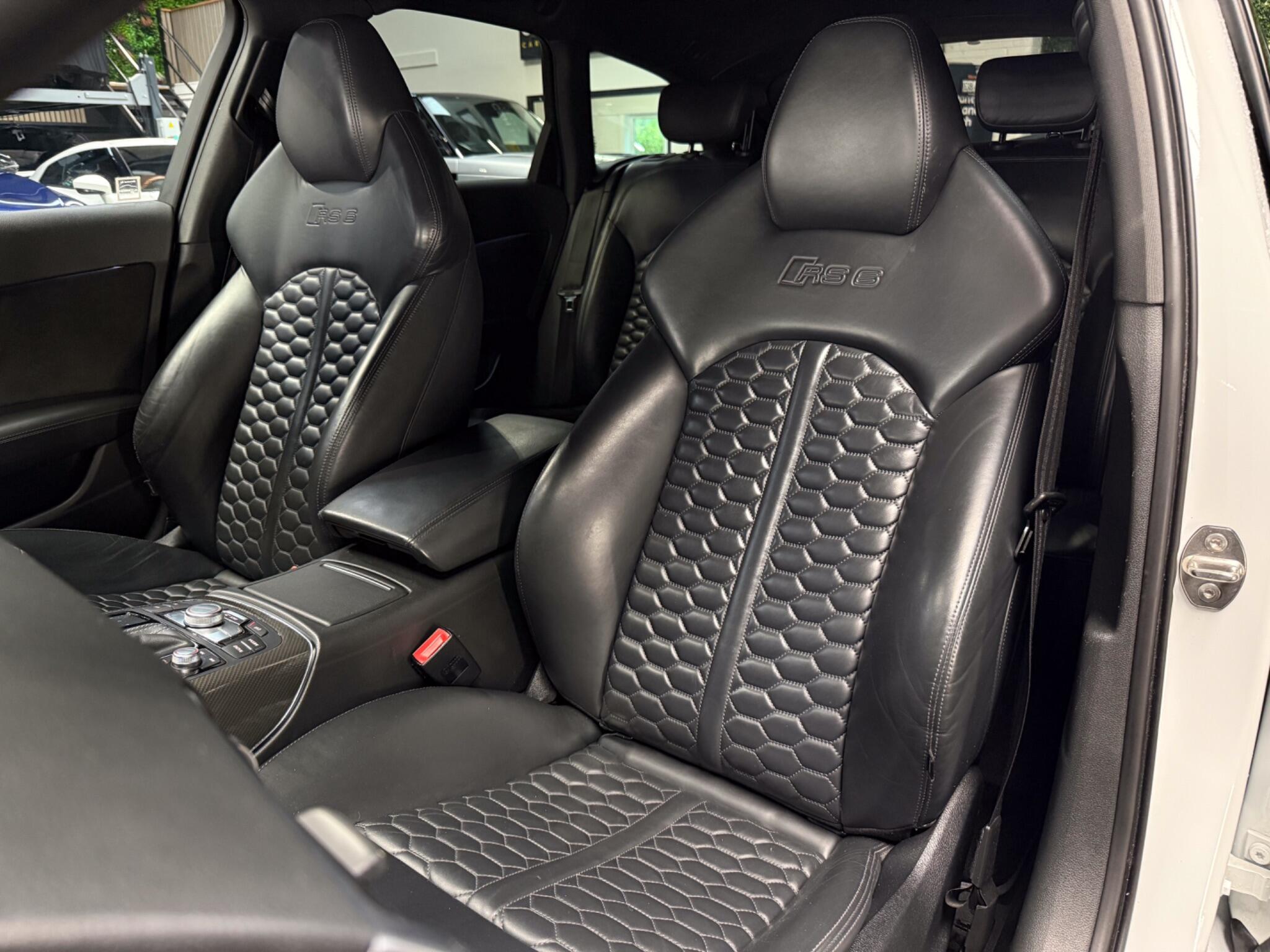 Audi RS6 Avant view 23