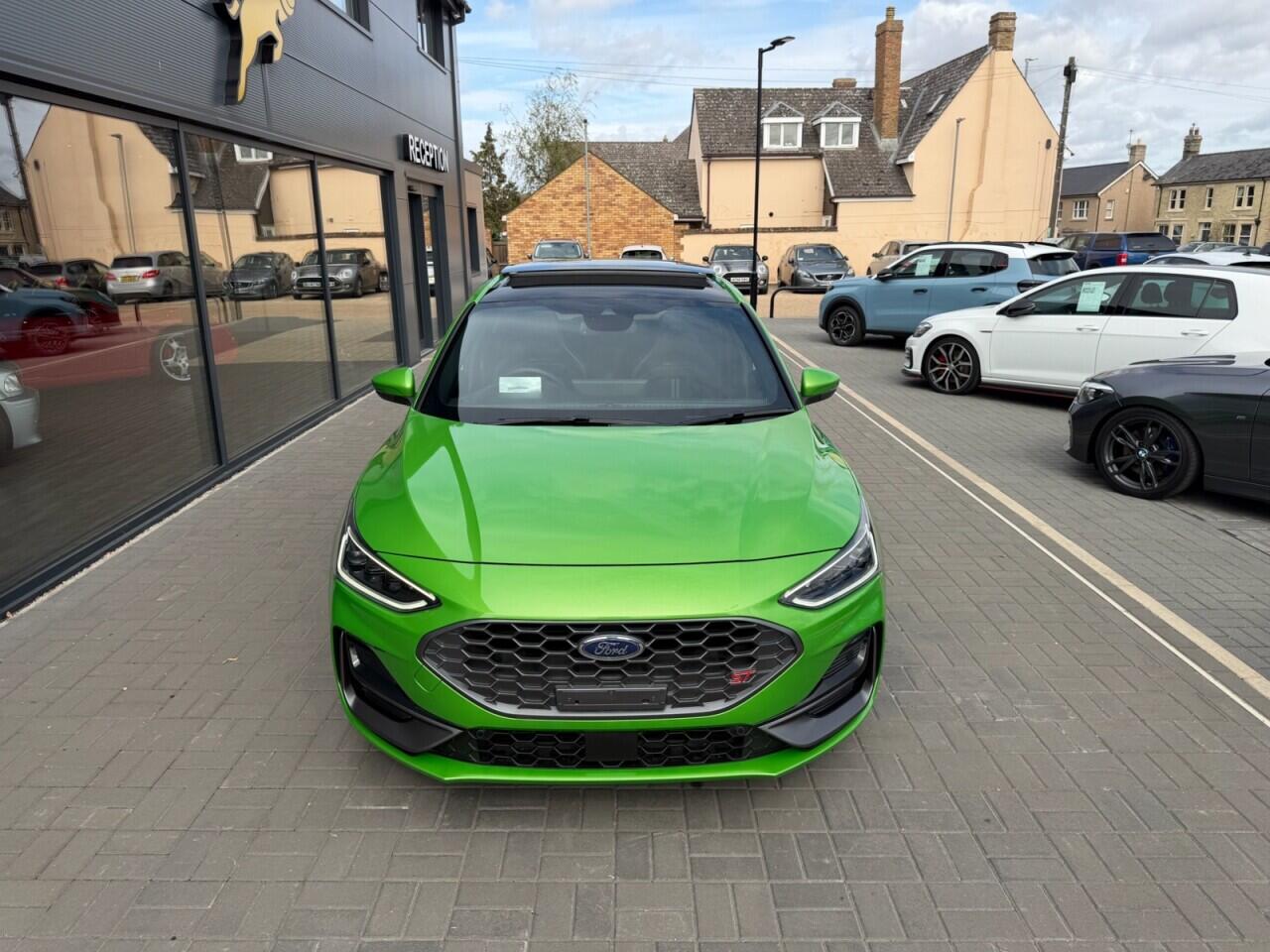 Ford Focus view 3