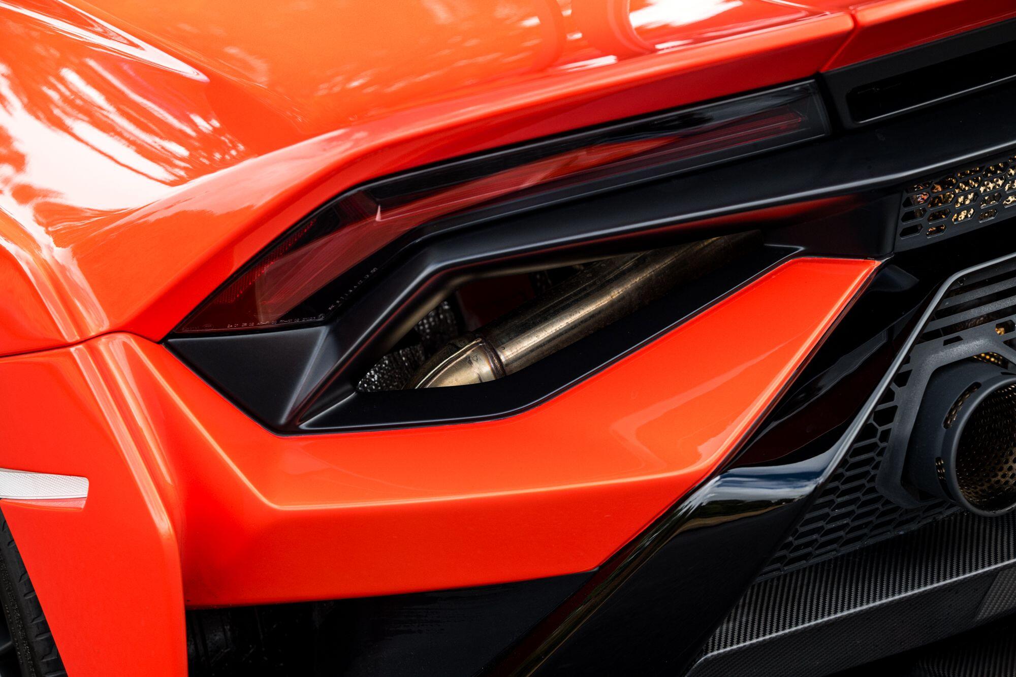Lamborghini Huracan view 15